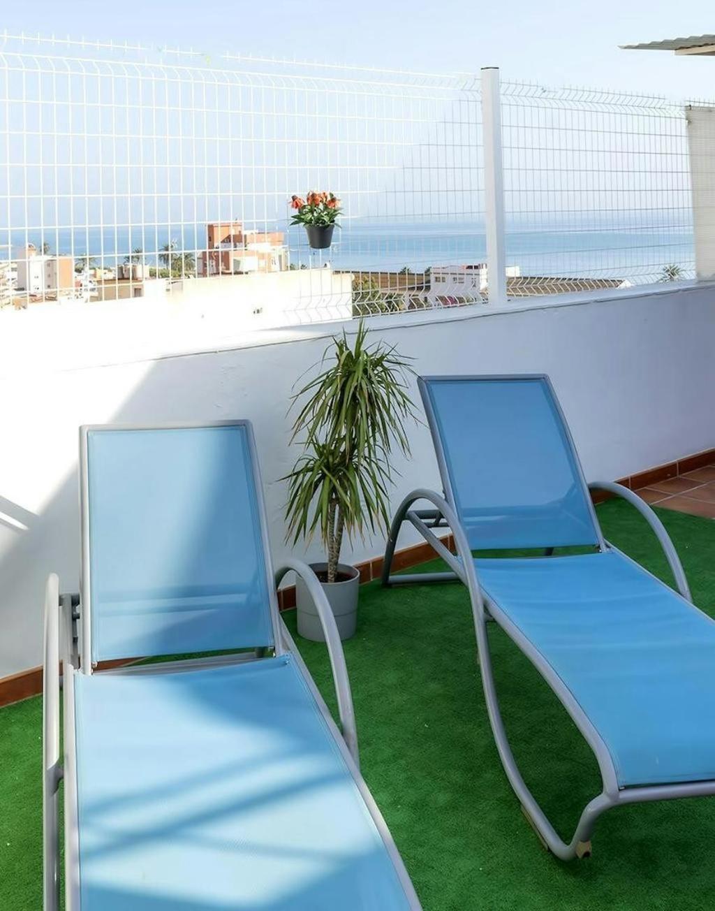 Bonito Apartamento Con Terraza - Pedregalejo Playa Malaga Luaran gambar