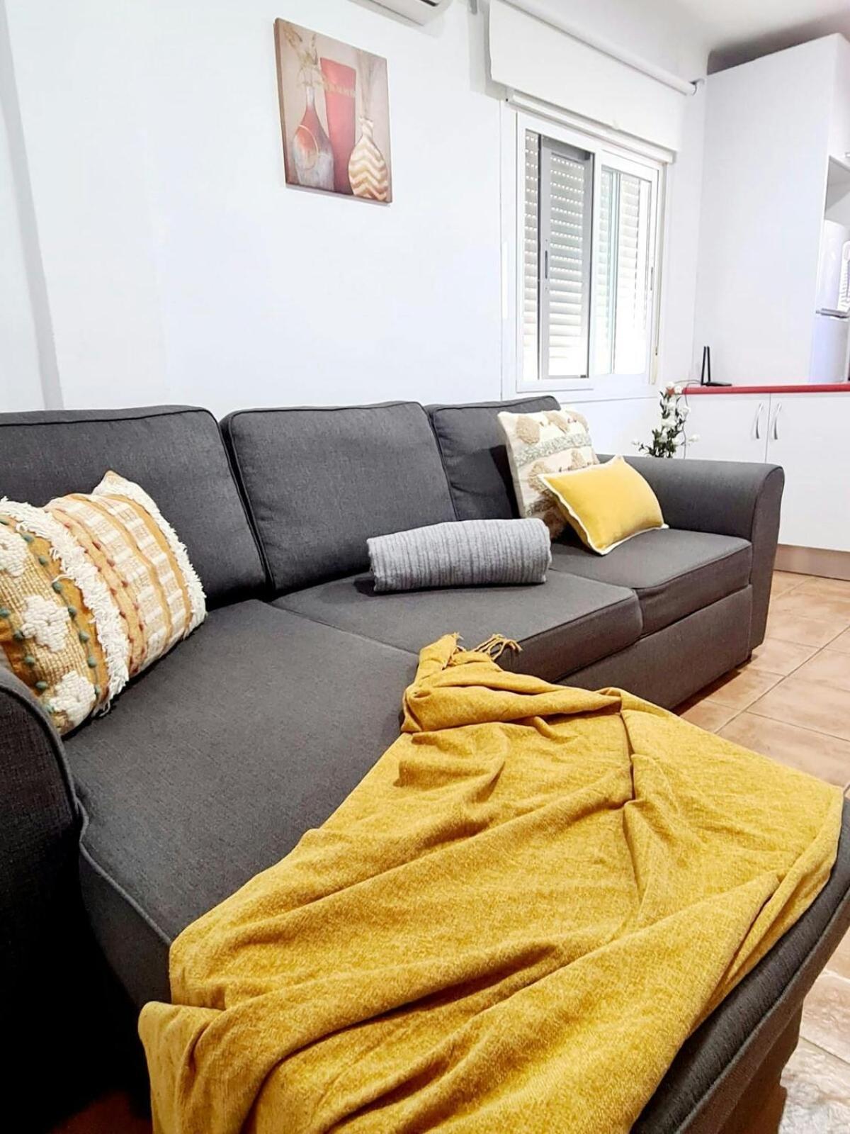 Bonito Apartamento Con Terraza - Pedregalejo Playa Malaga Luaran gambar
